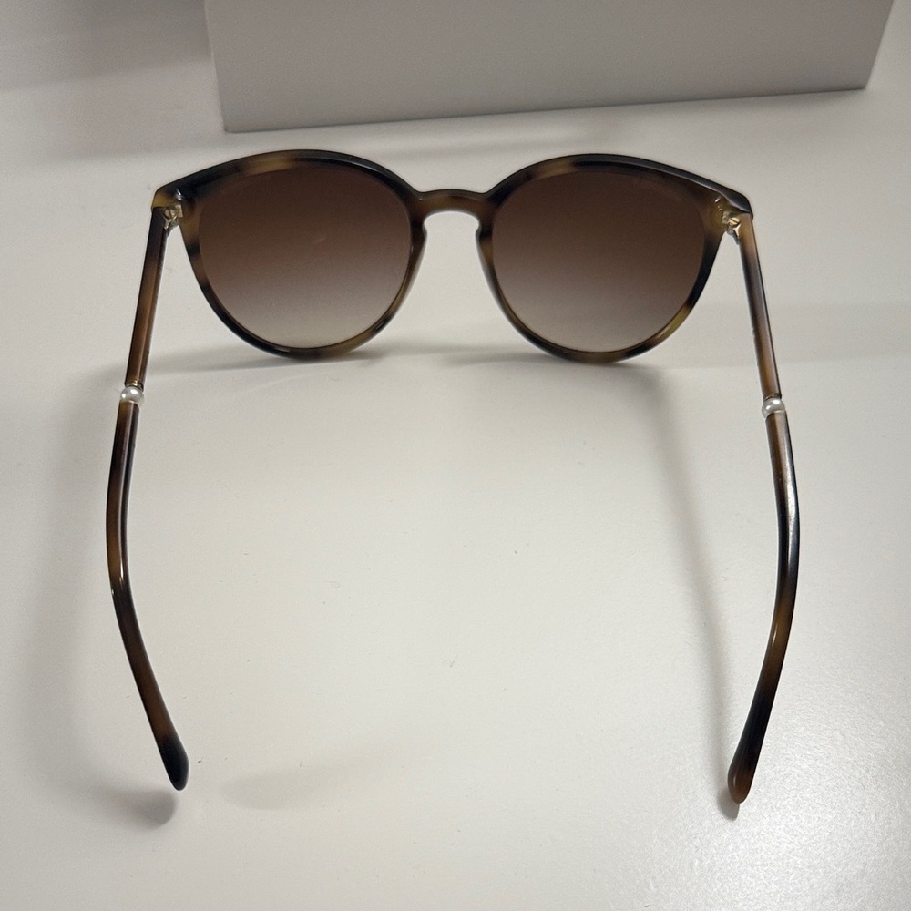 CHANEL Brown Gradient Round Sunglasses - Picture 3 of 8